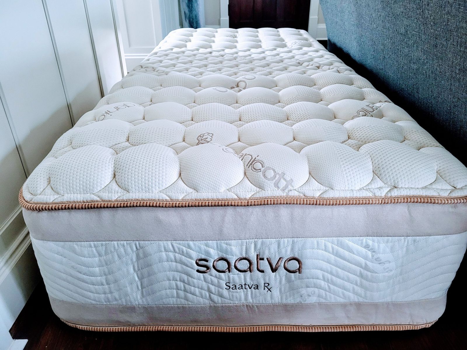 Saatva Adjustable Bed Base & Mattress Set - Twin with Remote