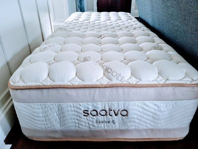 Saatva Adjustable Bed Base & Mattress Set - Twin with Remote
