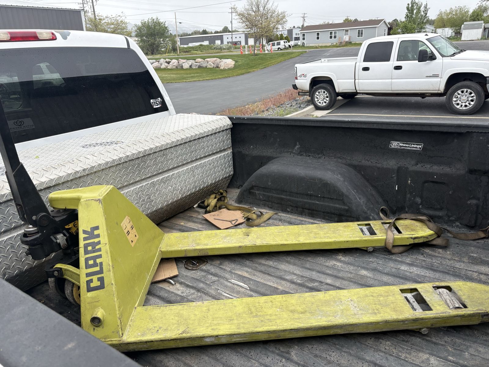 Clark Pallet Jack - hard time lifting