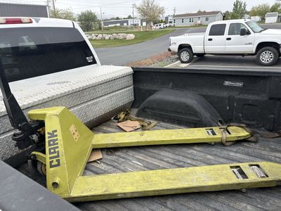 Clark Pallet Jack - hard time lifting