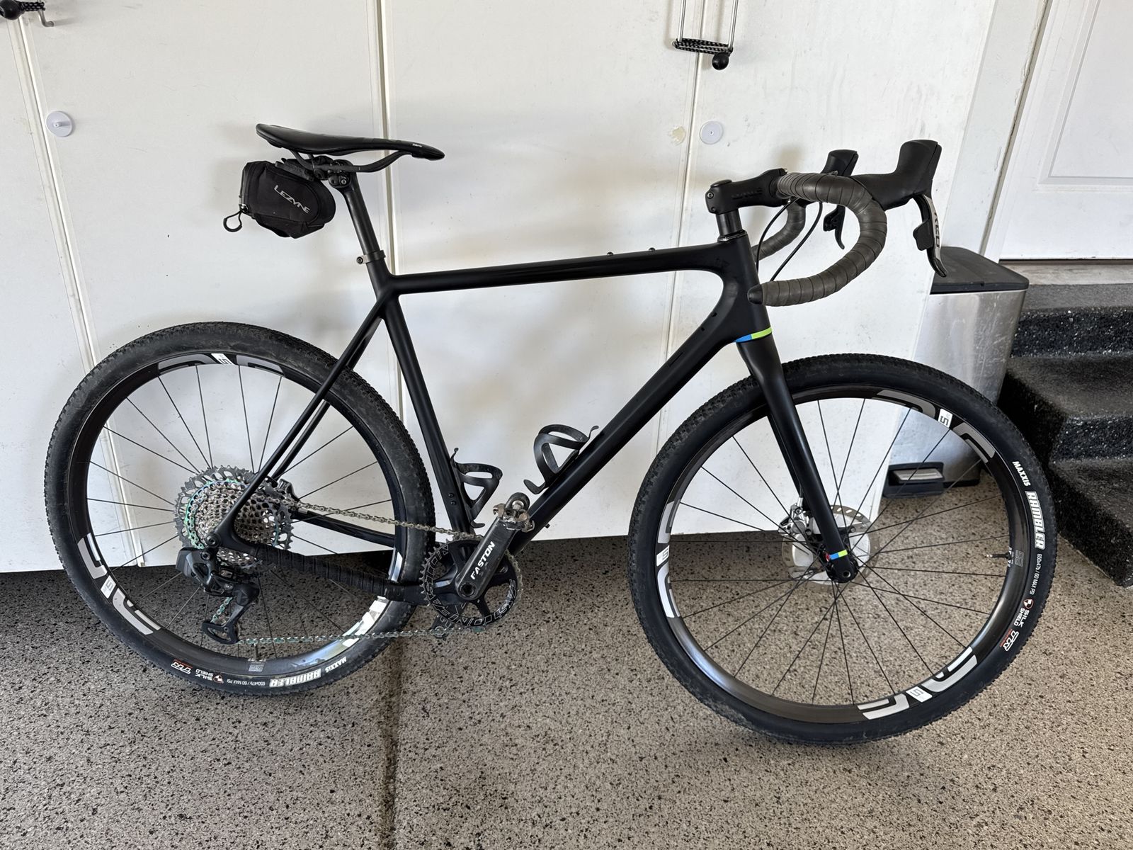 OPEN U.P.P.E.R Carbon Gravel Bike | SRAM AXS | ENVE M50 Carbon Wheels