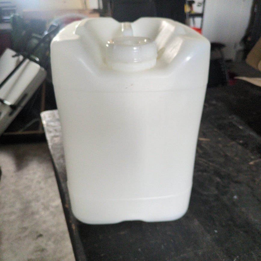 5 gallon water storage container