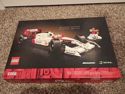 LEGO 10330 McLaren MP4/4 & Ayrton Senna
