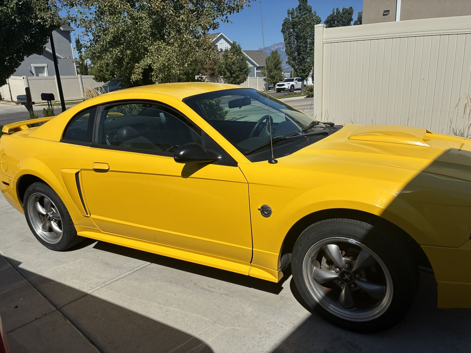 2004 FORD MUSTANG GT Deluxe