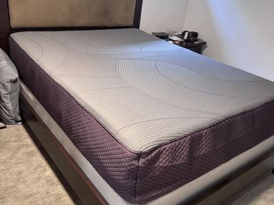 Purple Mattress - Queen 60x80 - Like New / Barely Used - Gel + Innerspring