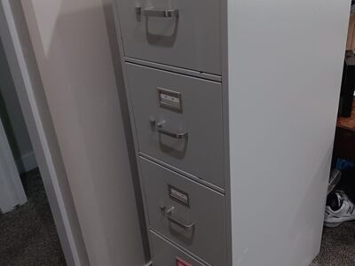 4 drawer filing cabinet - Free