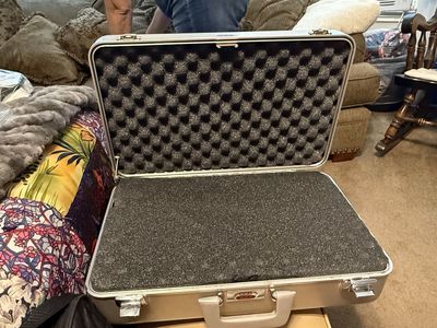 Zero Halliburton Silver Aluminum Hard Briefcase Protective Equipment Case