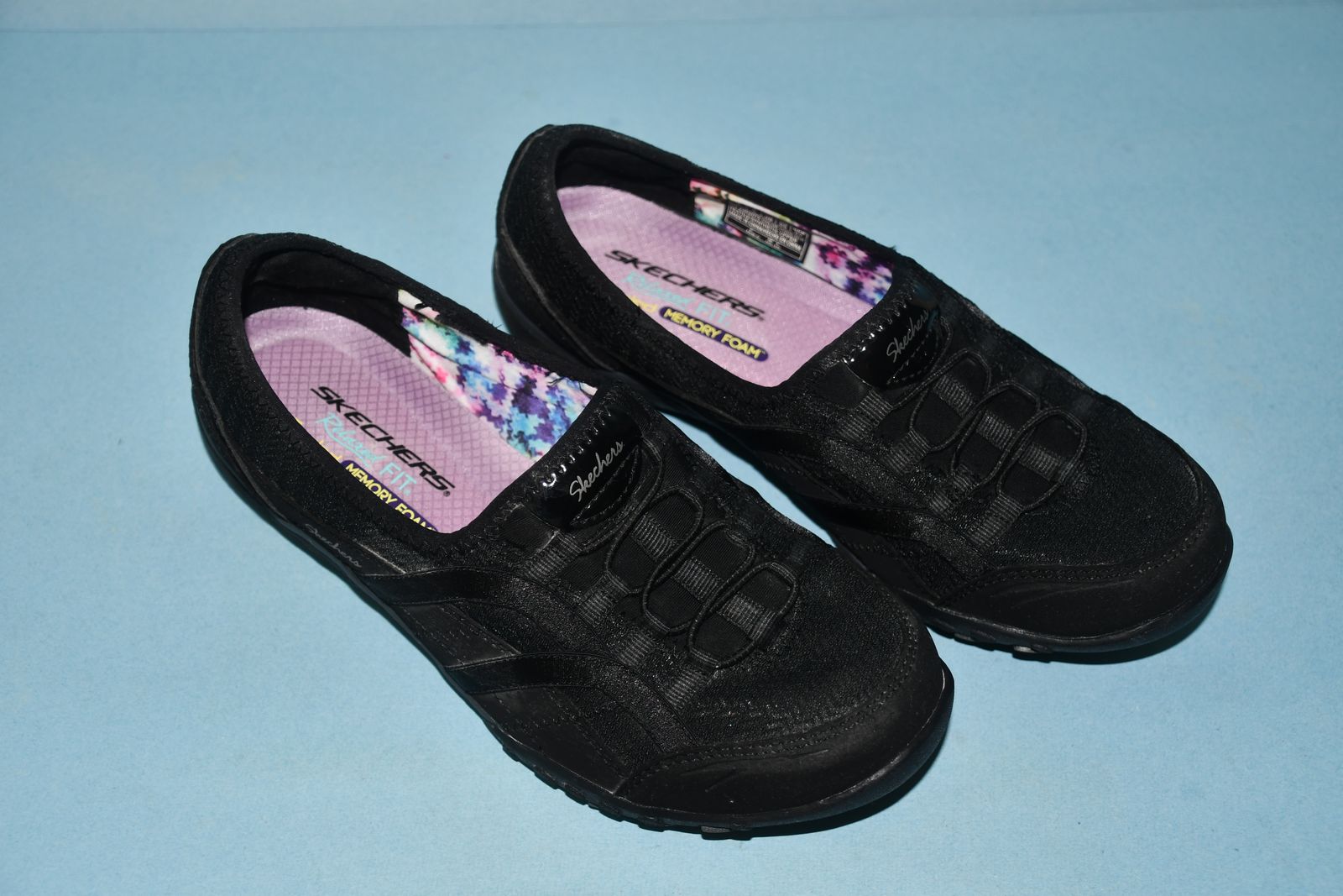 NWOB WOMEN'S SKECHERS ~ BLACK ~ SIZE 8 ~ SNEAKERS ~ MEMORY FOAM