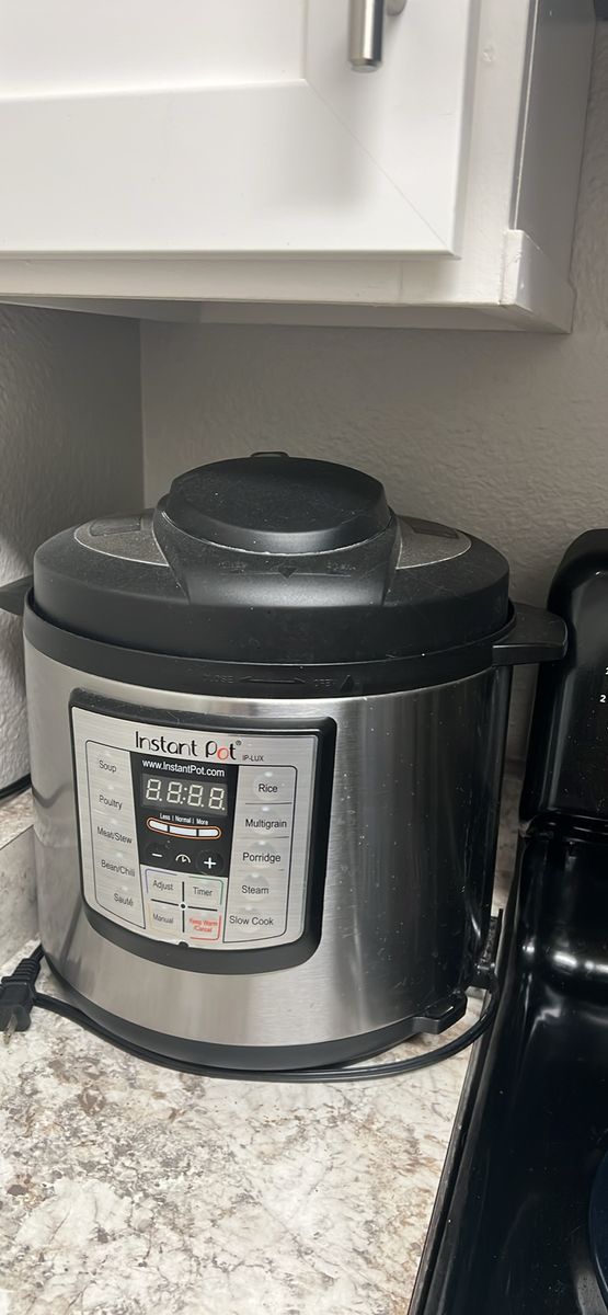Instant Pot IP-LUX 6-in-1 Multi-Use Programmable Pressure Cooker, Silver/Black