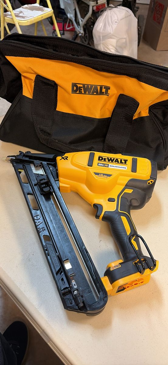 Dewalt 20v Max XR 15ga Finish Nailer