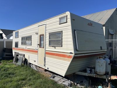 1986 RTRS SKYL Travel Trailer