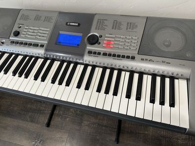 Yamaha YPT-400 keyboard with stand