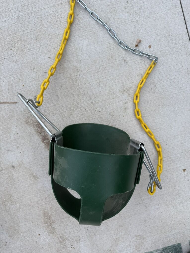 Full Outdoor Bucket Swing For Babies And Toddlers
