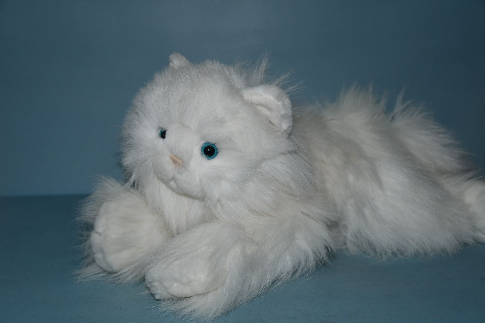 SOFT & FLUFFY WHITE CAT STUFFED /PLUSH ANIMAL ~ BLUE EYES ~ LENGTH 12" (not including the tail) ~ CUTE & CLEAN!