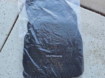 Floor Mats Subaru outback original only 50$