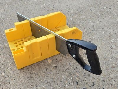 Stanley Miter Box with Hand Saw Set