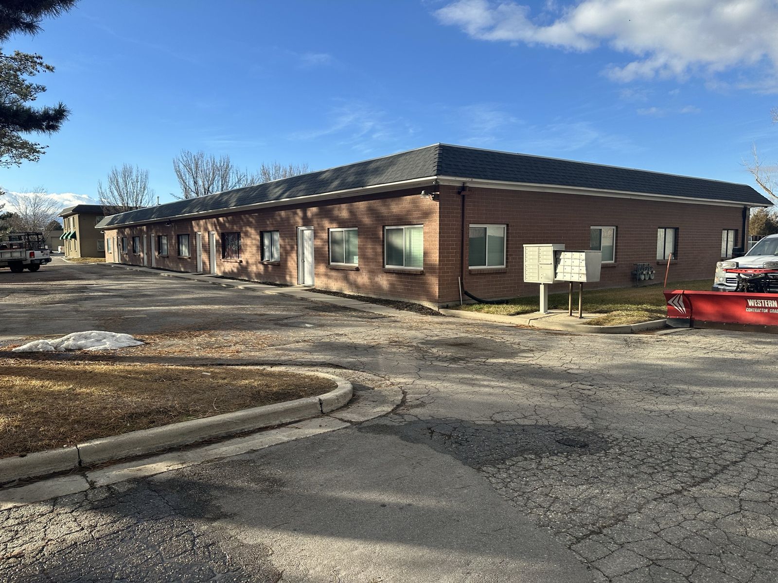 Sandy Office/Warehouse.  no CAM fees Air Conditioning