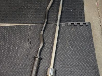 Barbell and curlbar