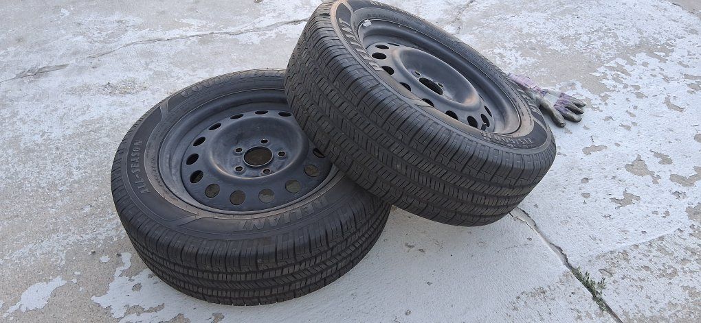 215 60 16 5x114.3 honda pair (2)