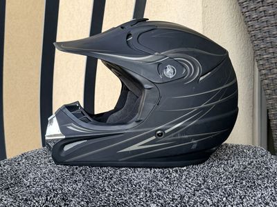 SMK motocross helmet w/ Scott motocross goggles Youth