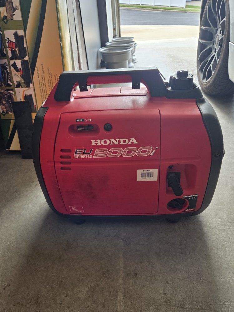 Honda EU2000i Portable Inverter Generator Red Used