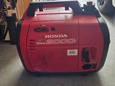 Honda EU2000i Portable Inverter Generator Red Used