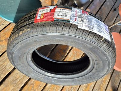 New TIRE Armstrong Blue-Trac PC 215/7OR15 98H all season Passenger Tire