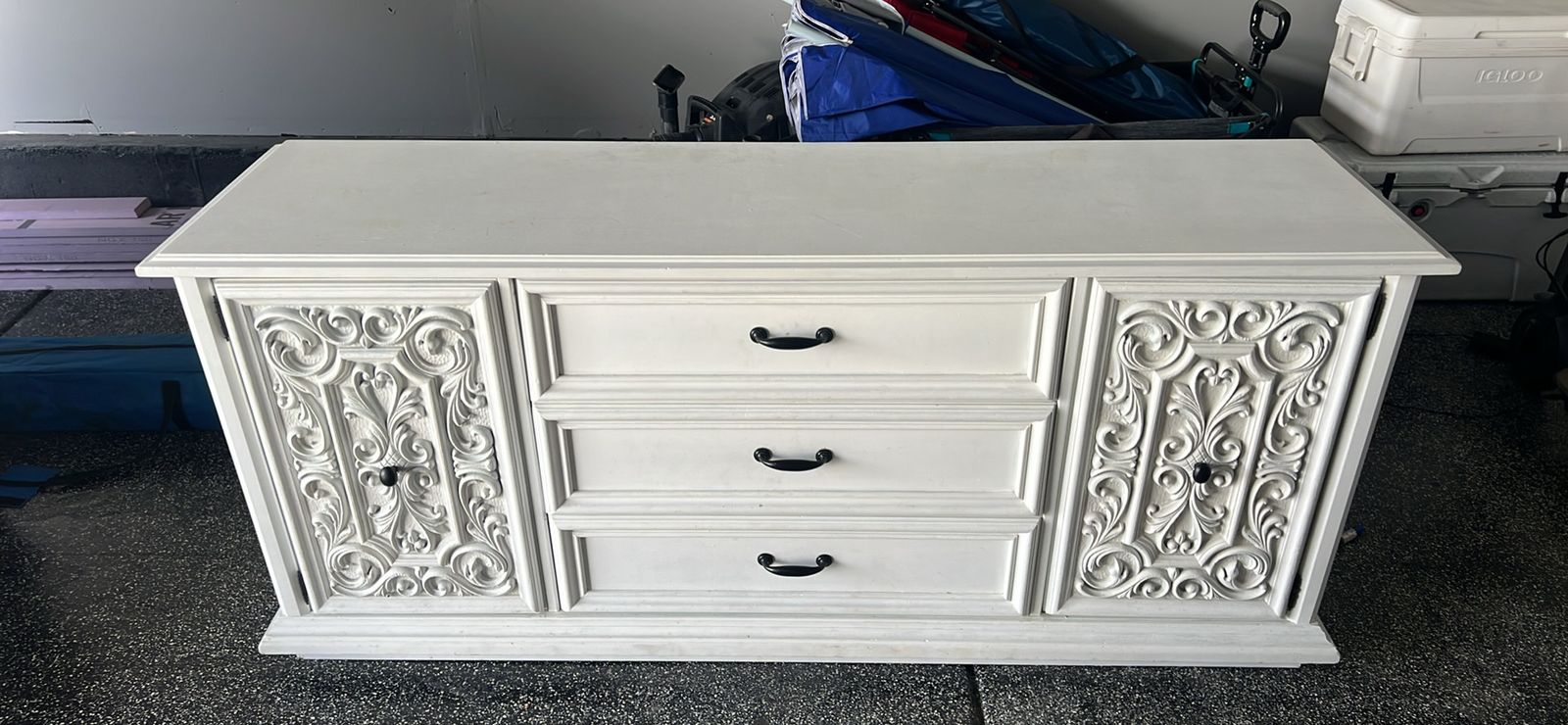 White Credenza Buffet with Carved Cabinet Doors and Drawers