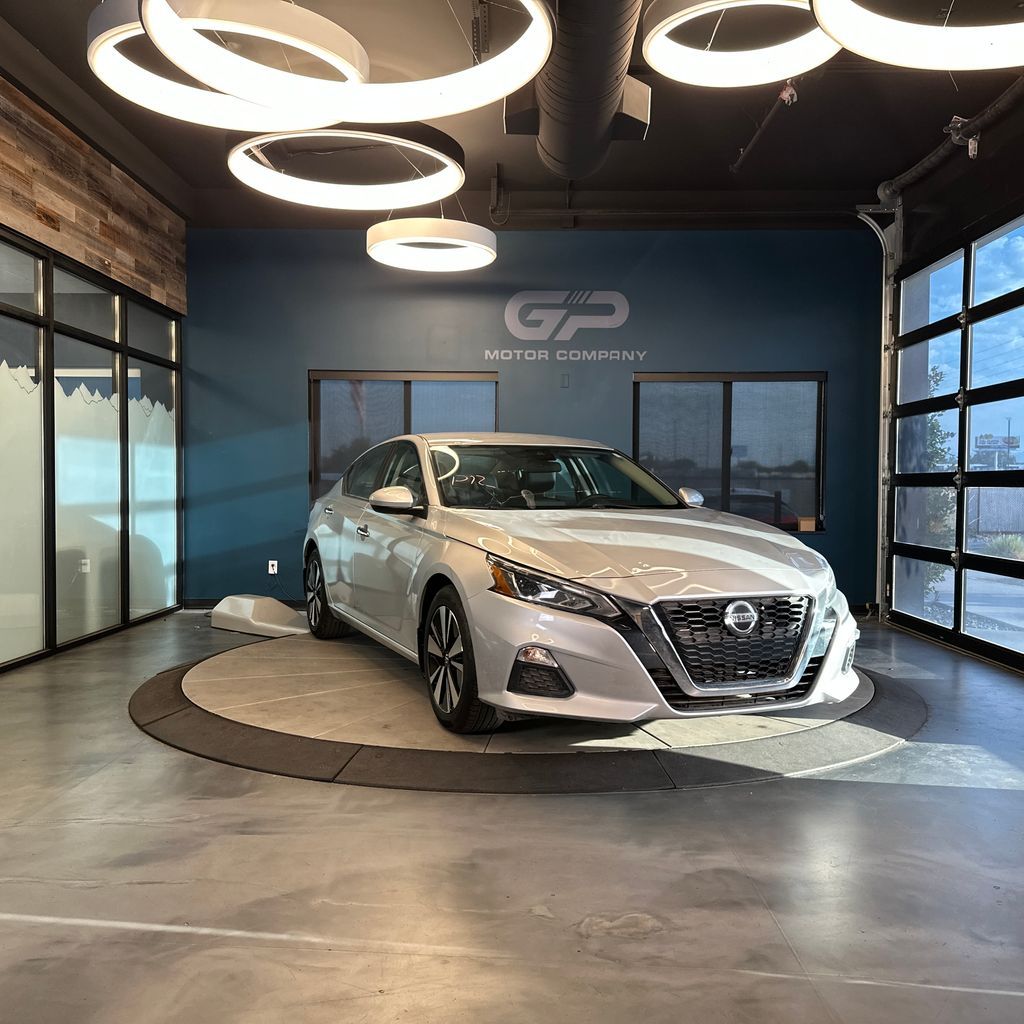2022 Nissan Altima 2.5 SV — rebuilt & branded title, 3% below market