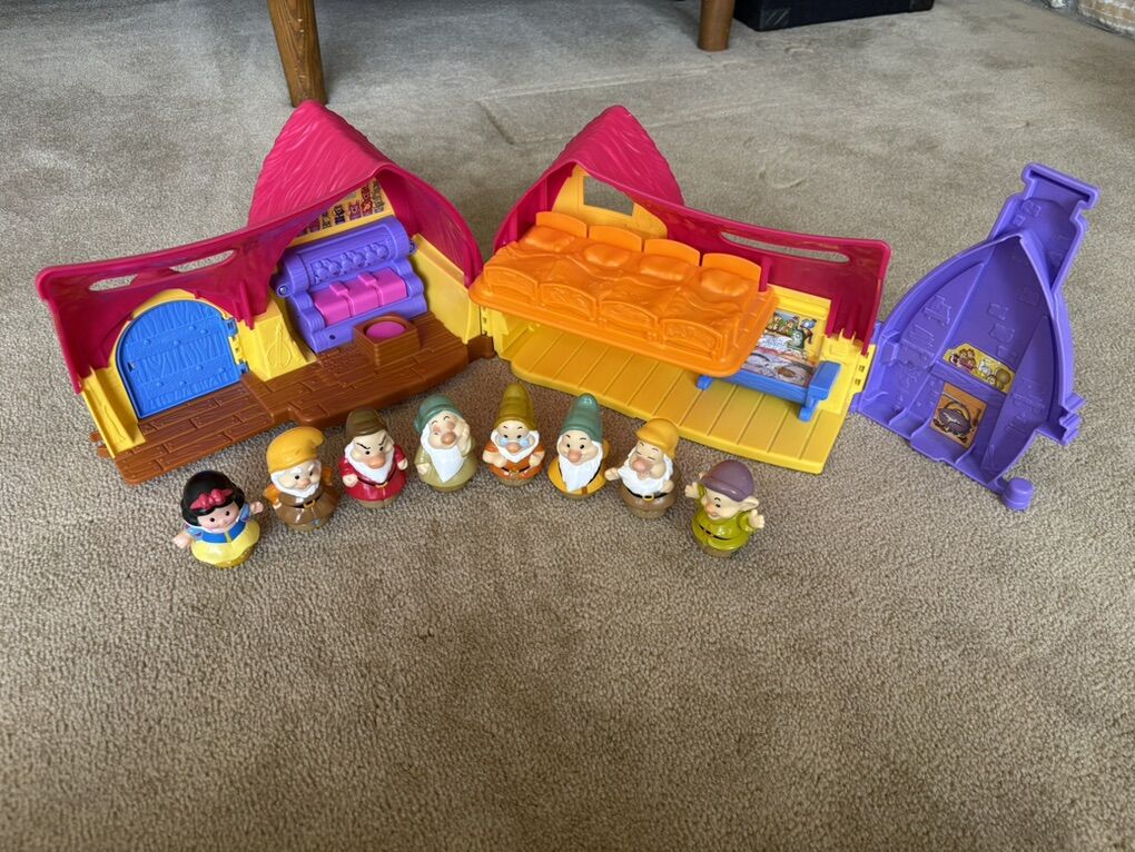 Fisher-Price Little People Snow White & the 7 Dwarfs Cottage Set