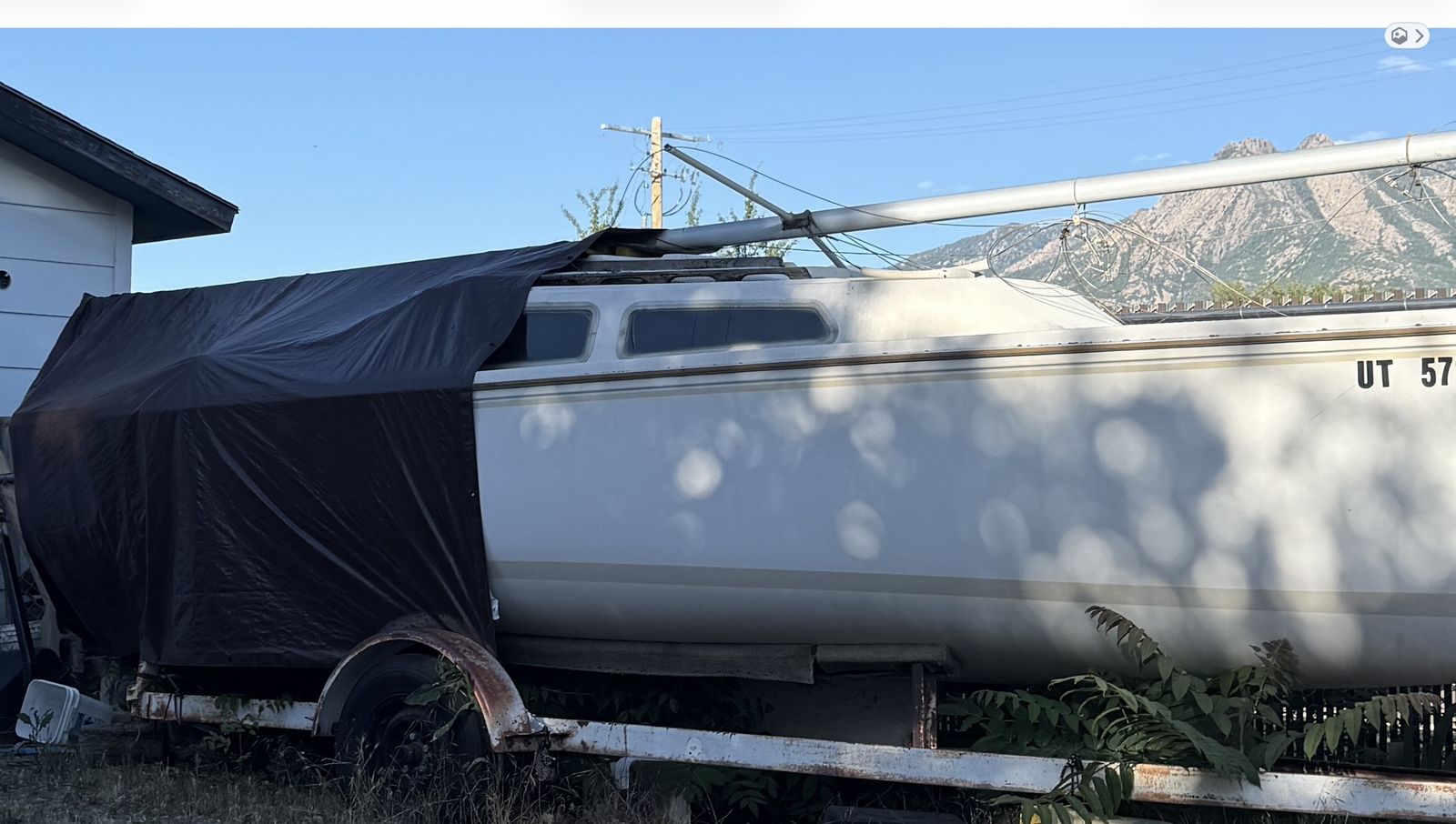 1975 22 foot Catalina Sailboat