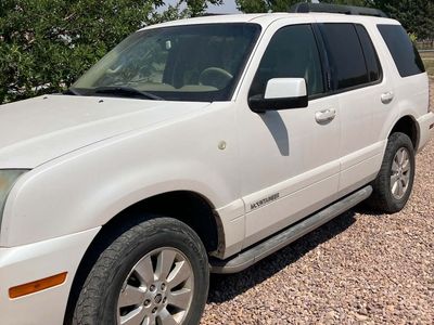 Mercury Mountaineer SUV - White Exterior with Tan Leather Interior