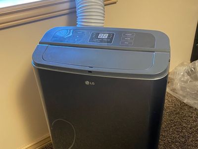 12000 BTU LG Portable Air Conditioner, with Dehumidification, very cold, comes with window vent,