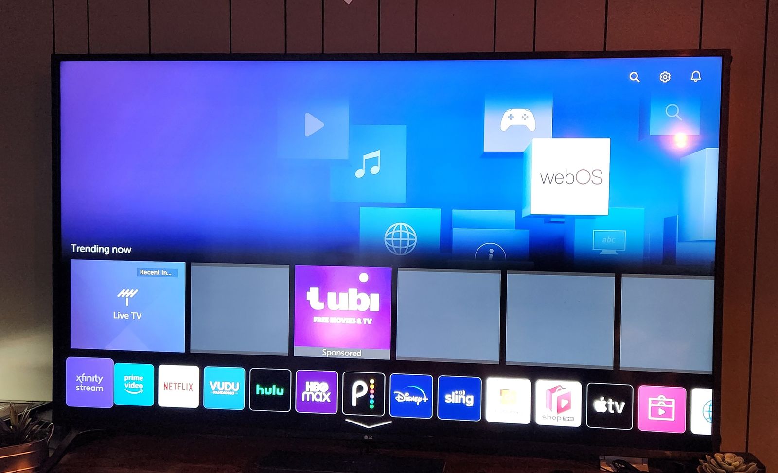 LG smart tv 75inch with stand and remote