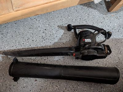 Black and Decker Leaf Blower (and vacuum)