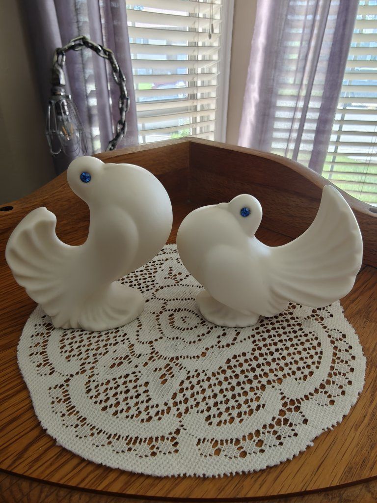 Vintage Doves Pigeons Figurine (Pair)