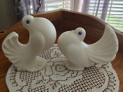 Vintage Doves Pigeons Figurine (Pair)
