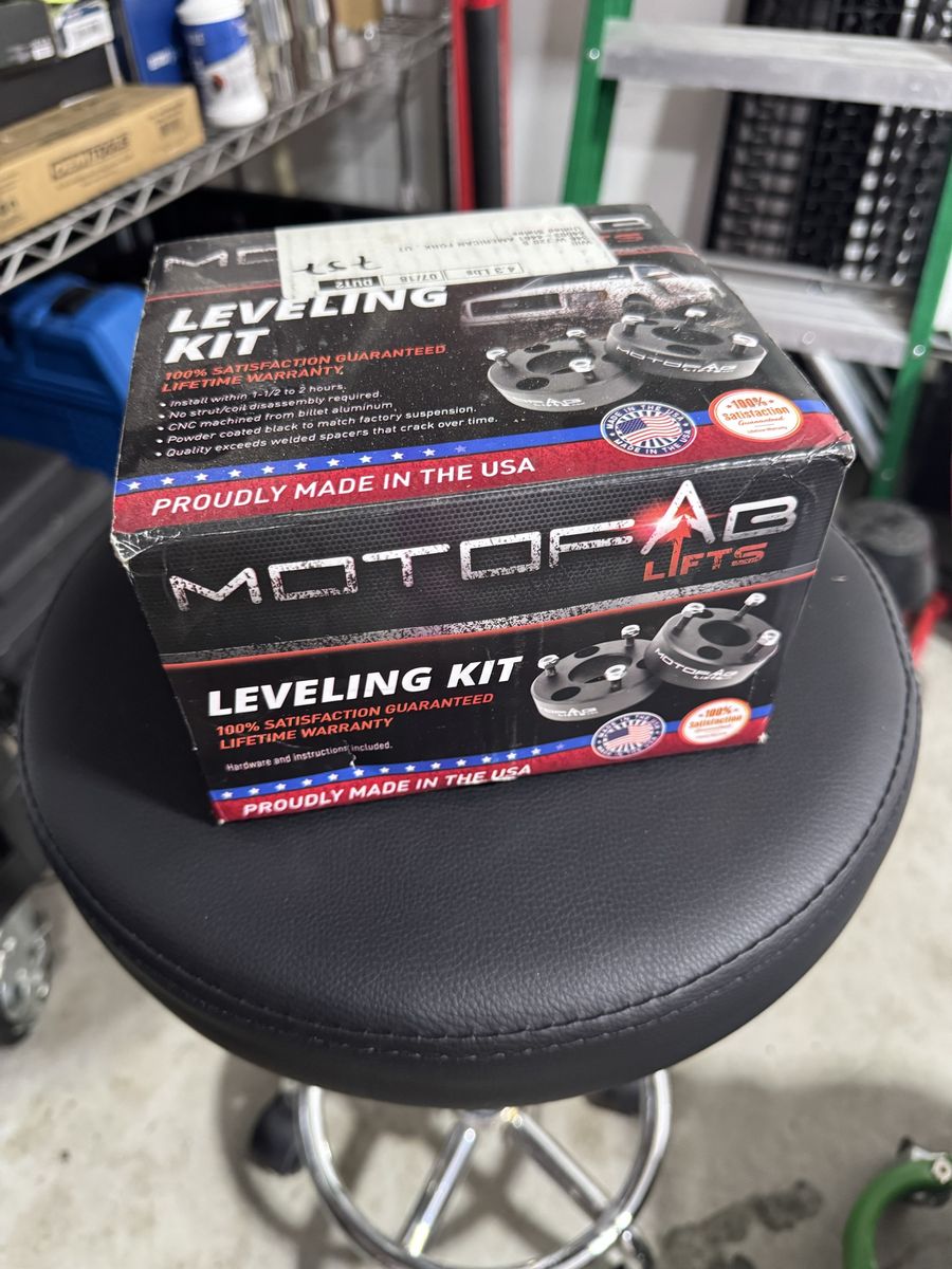 F150 1.5” leveling kit: MotoFab Lifts Leveling Kit - CNC Machined Billet Aluminum 1.5”