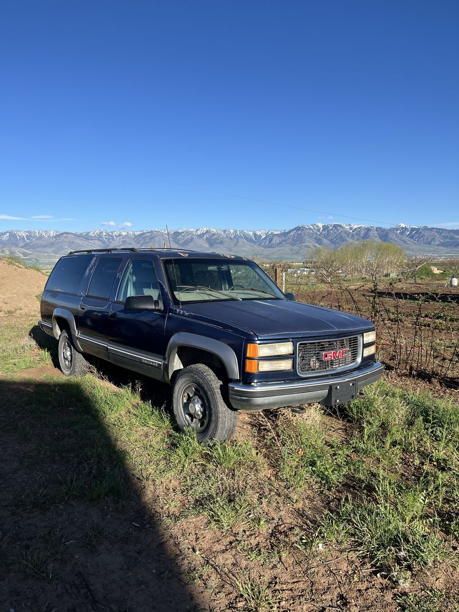 1999 GMC SUBURBAN K2500 SLT