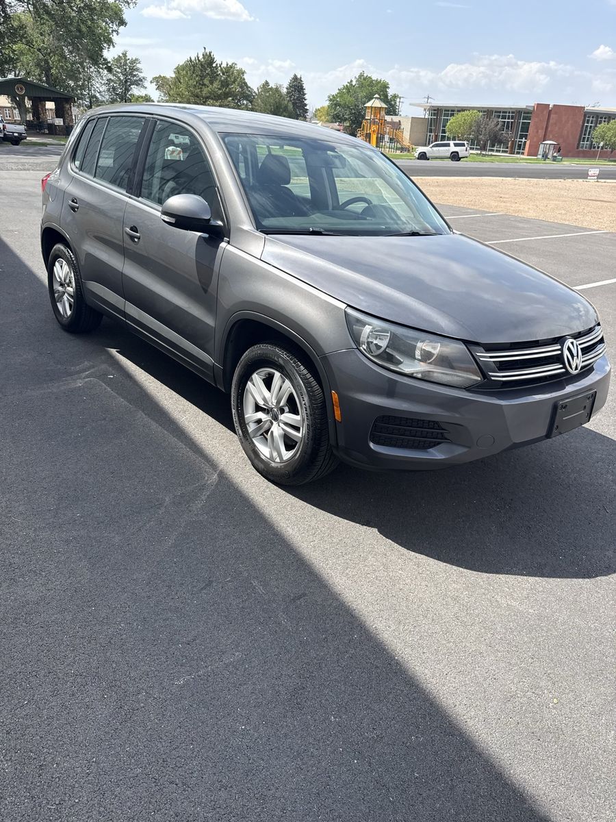 2012 wrecked Volkswagen Tiguan