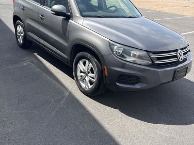 2012 wrecked Volkswagen Tiguan
