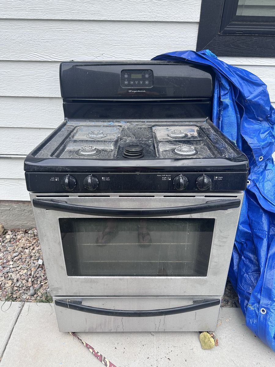 Frigidaire Gas Range Oven - Stainless Steel & Black