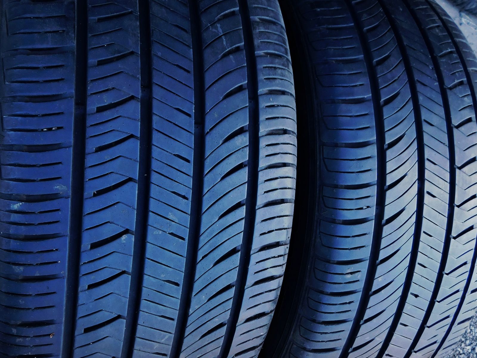 245 45R 18 Drive Sure