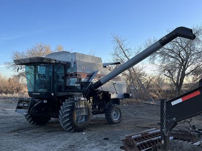 Gleaner R-62 Combine