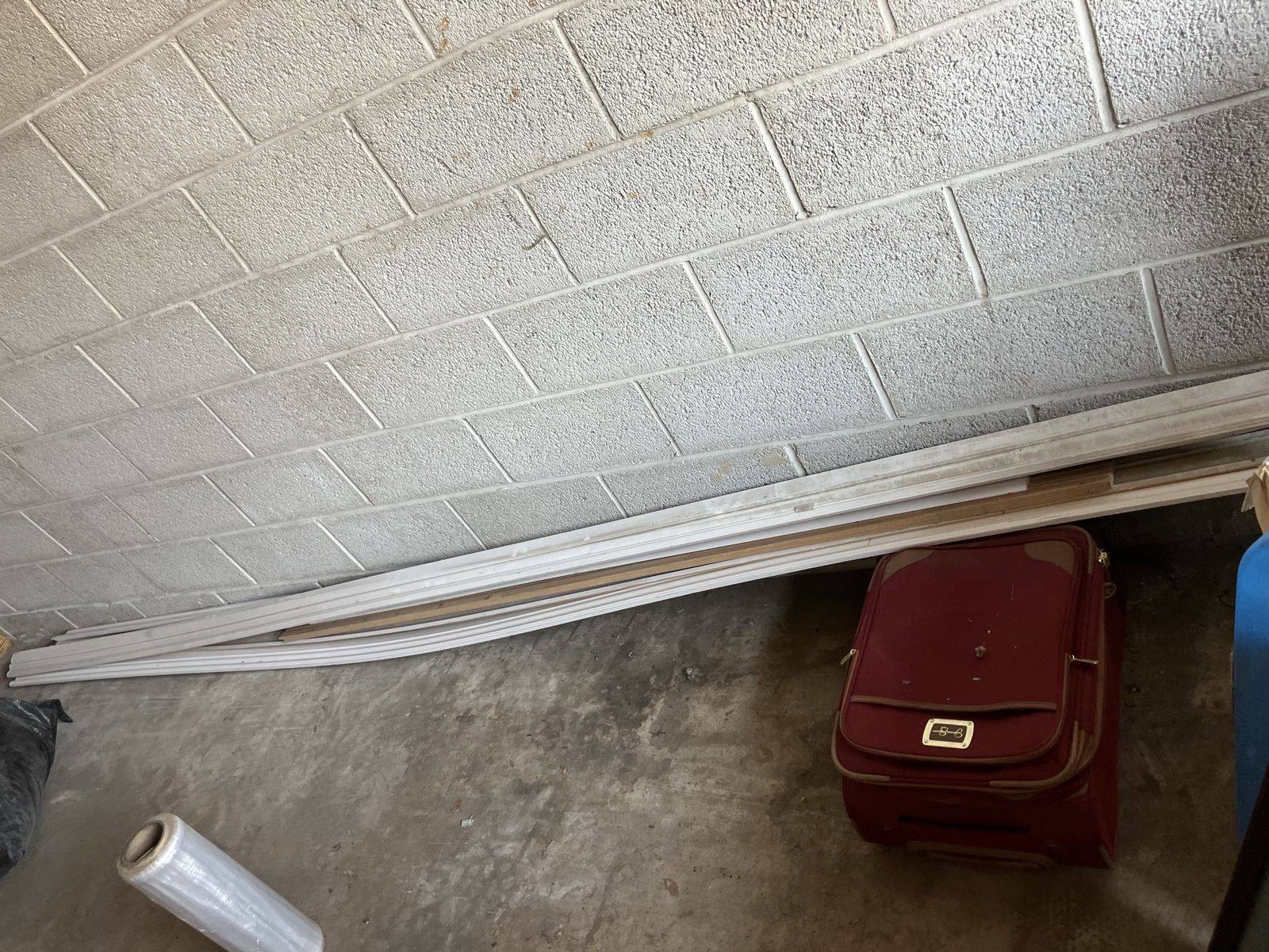 9 pieces of crown molding