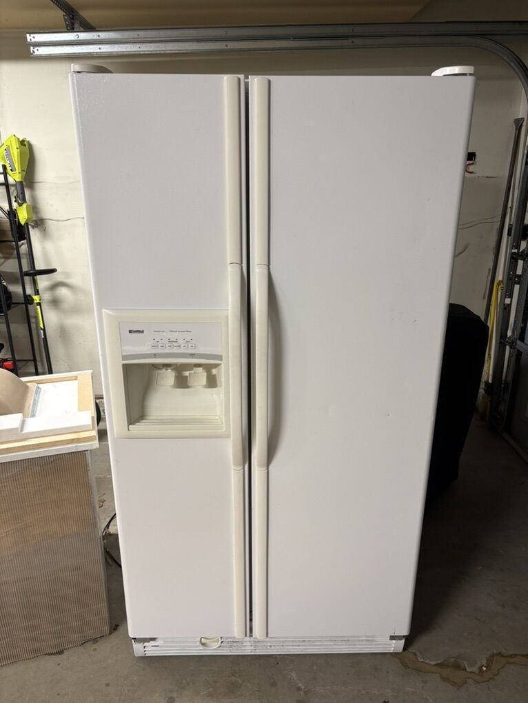 Kenmore Fridge/ Freezer