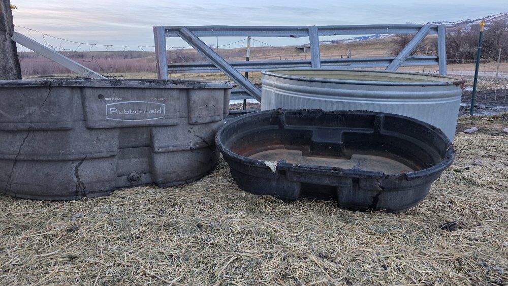 Water trough feeder trough