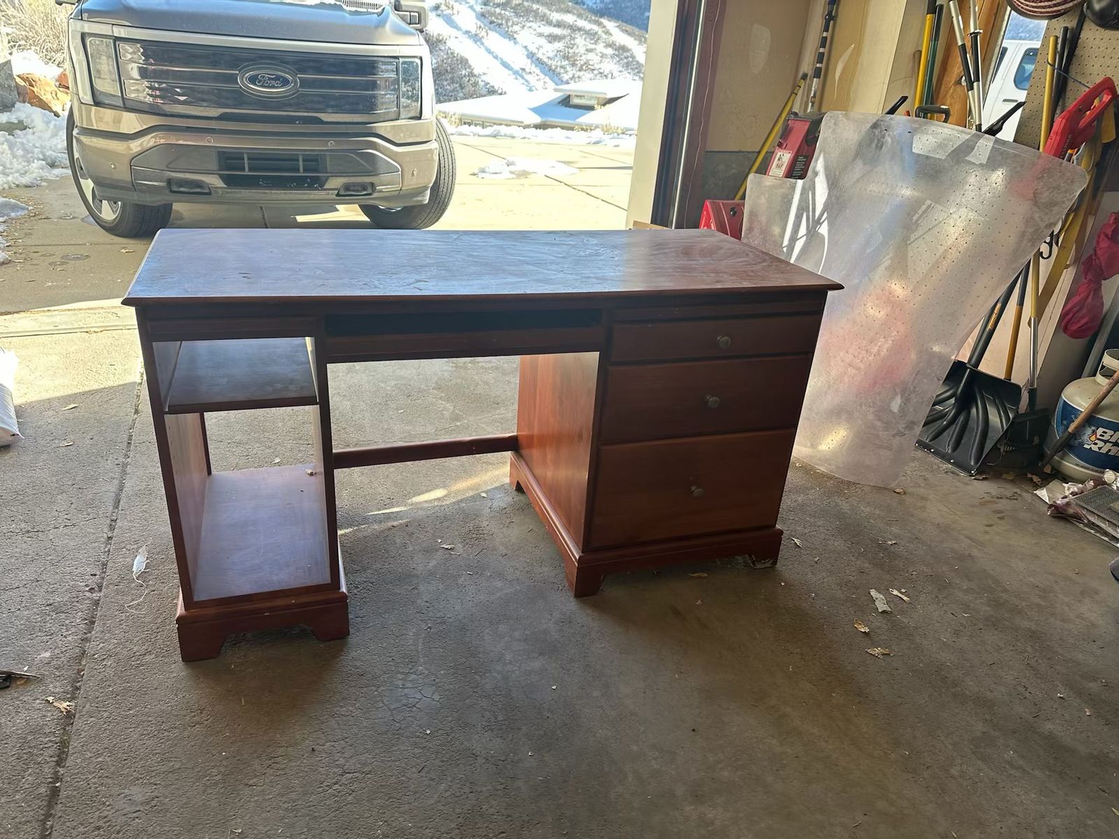 Free desk