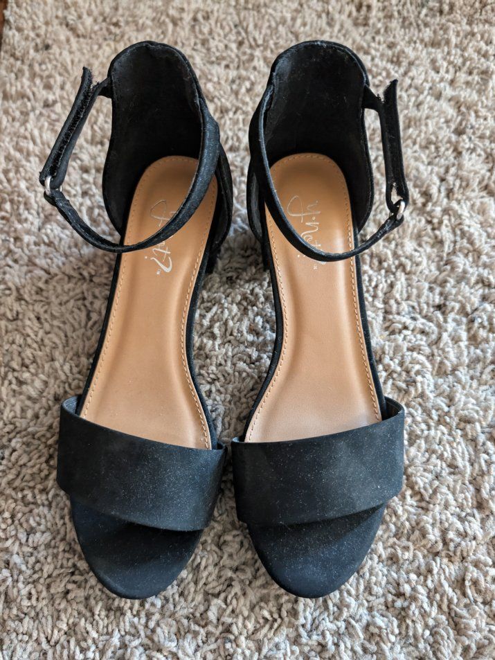 Y-not? Girls Black Faux Suede Ankle Strap Block Heel Sandals Size 3