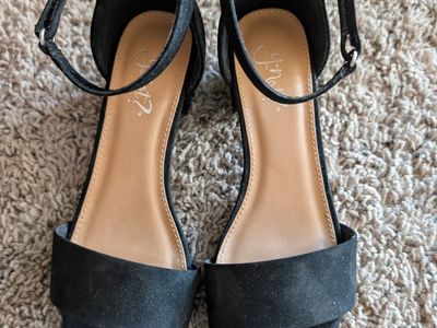 Y-not? Girls Black Faux Suede Ankle Strap Block Heel Sandals Size 3